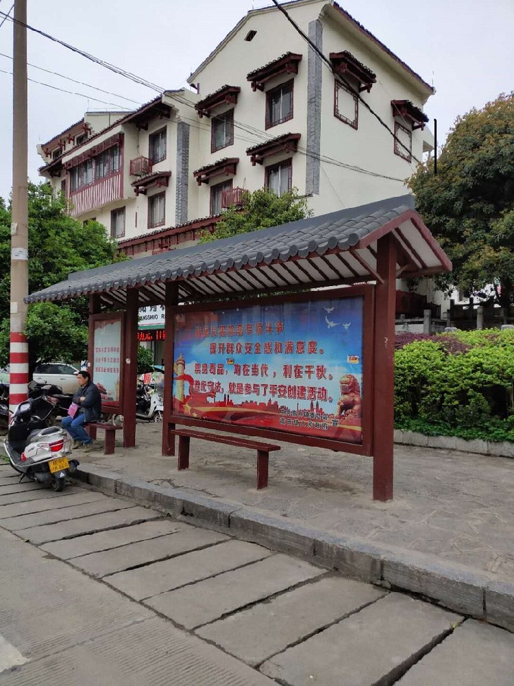 福建泉州候车亭安装实景