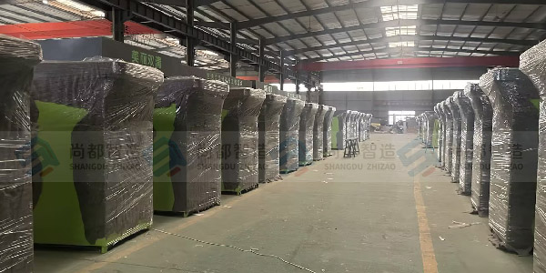 车间智能回收箱打包完毕，准备发货